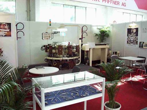 STAND1.JPG